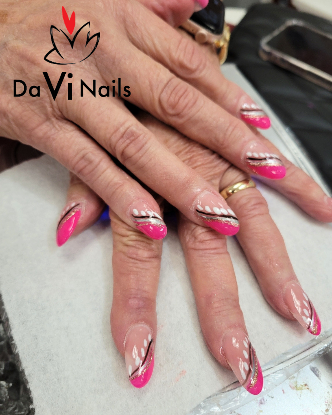 Da-Vi Nails logo